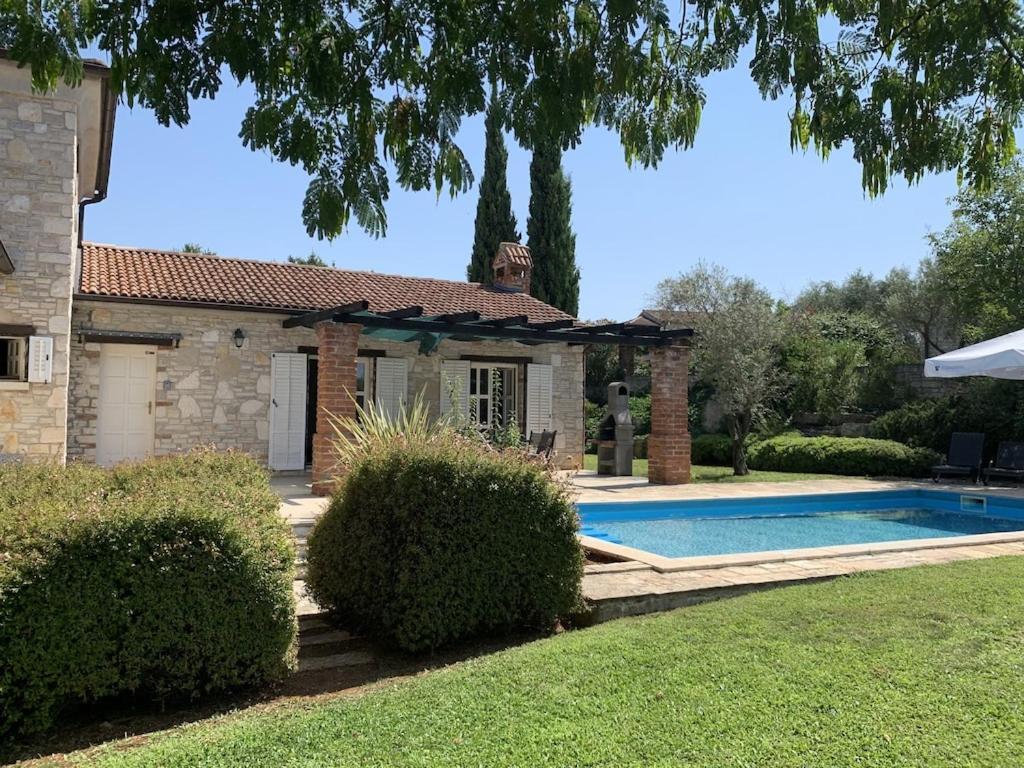 Villa Melissa - Istrisches Steinhaus Mit Pool In Guter Lage Sveti Lovreč Pazenatički Eksteriør billede